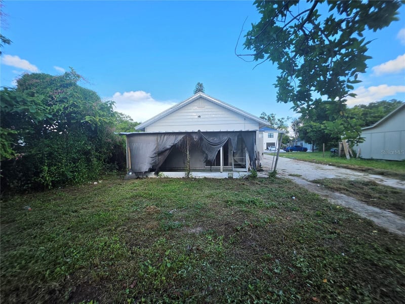 1222 17th St W, Bradenton, FL 34205