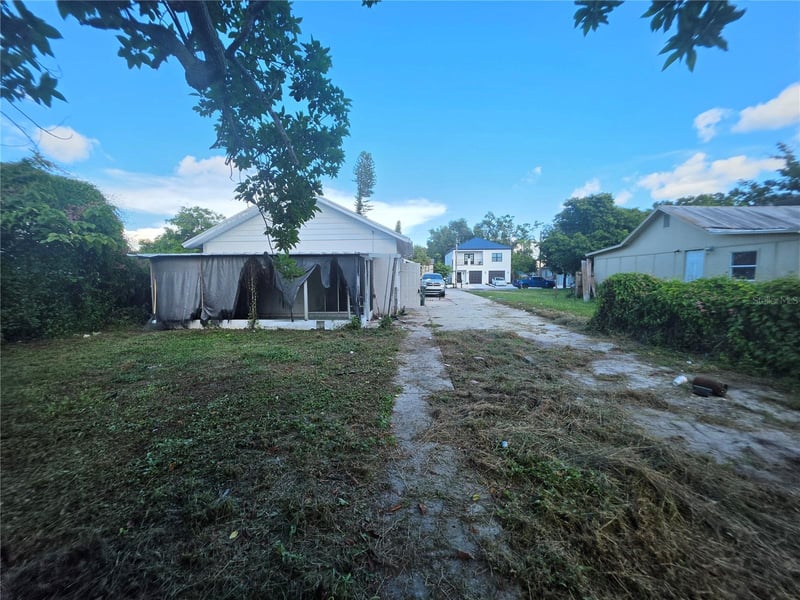 1222 17th St W, Bradenton, FL 34205
