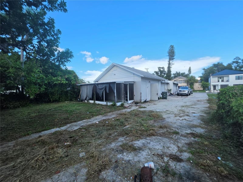 1222 17th St W, Bradenton, FL 34205
