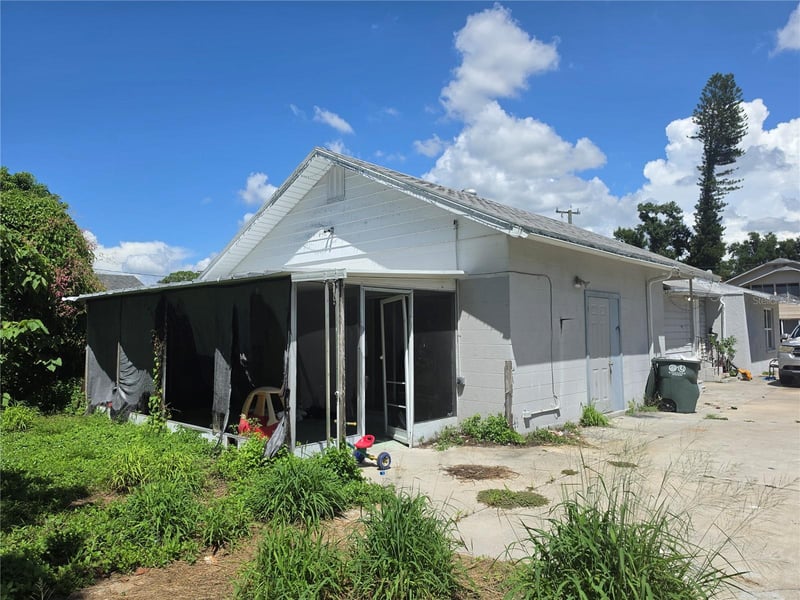 1222 17th St W, Bradenton, FL 34205