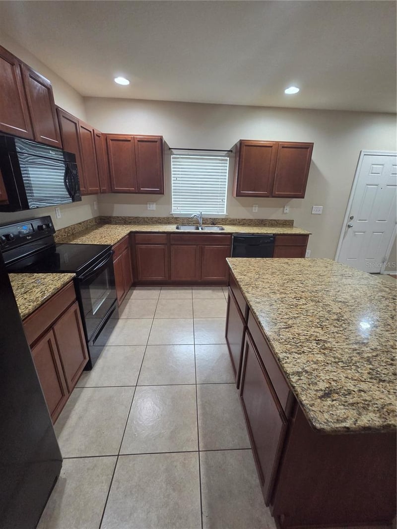 4617 Somerset Hill Ln, Riverview, FL 33578