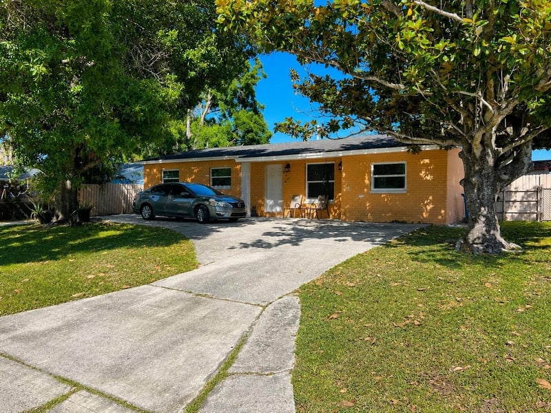802 Papaya Dr, Tampa, FL 33619