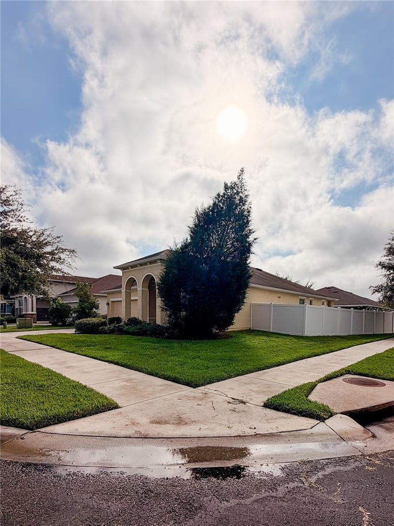 5022 Suncatcher Dr, Wesley Chapel, FL 33545