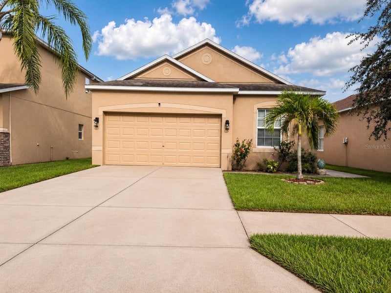 1824 Atlantic Dr, Ruskin, FL 33570