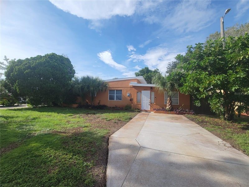 6711 Dartmouth Ave N, St Petersburg, FL 33710
