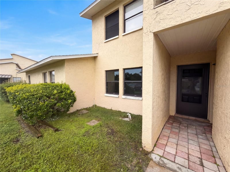 6301 58th St N #302, Pinellas Park, FL 33781