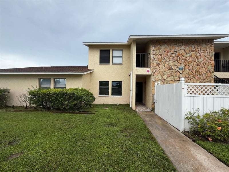 6301 58th St N #302, Pinellas Park, FL 33781