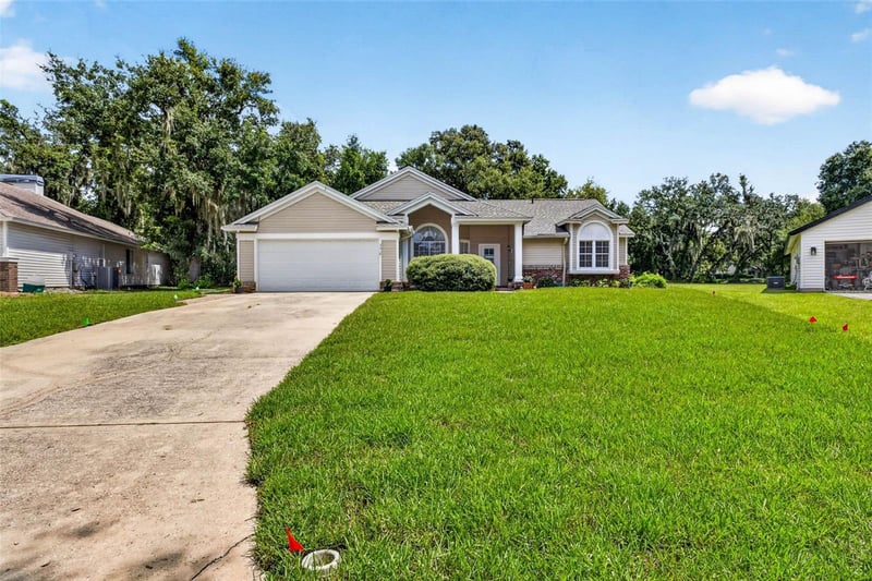 3318 Silverpond Dr, Plant City, FL 33566