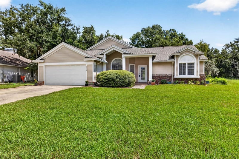 3318 Silverpond Dr, Plant City, FL 33566