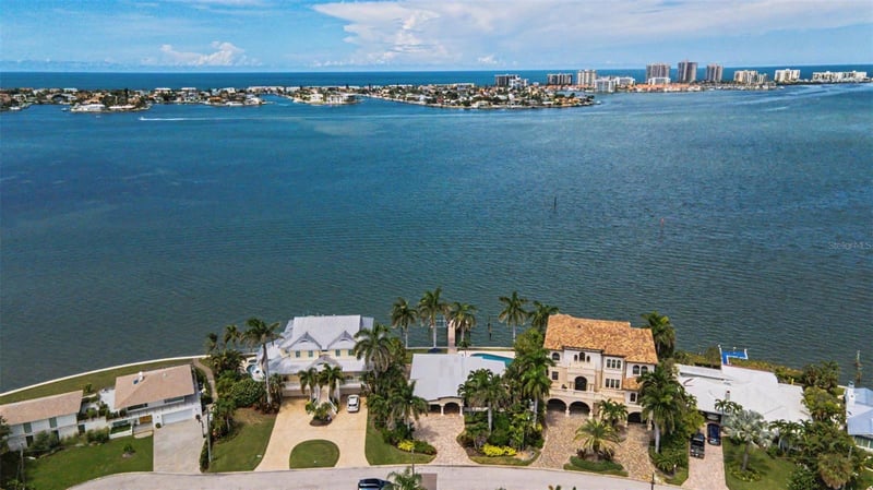52 N Pine Cir, Belleair, FL 33756