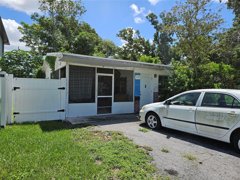 3537 39th St N, St Petersburg, FL 33713