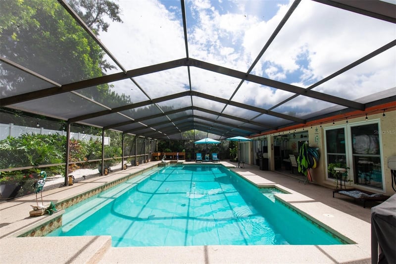207 Amesbury Cir, Sun City Center, FL 33573