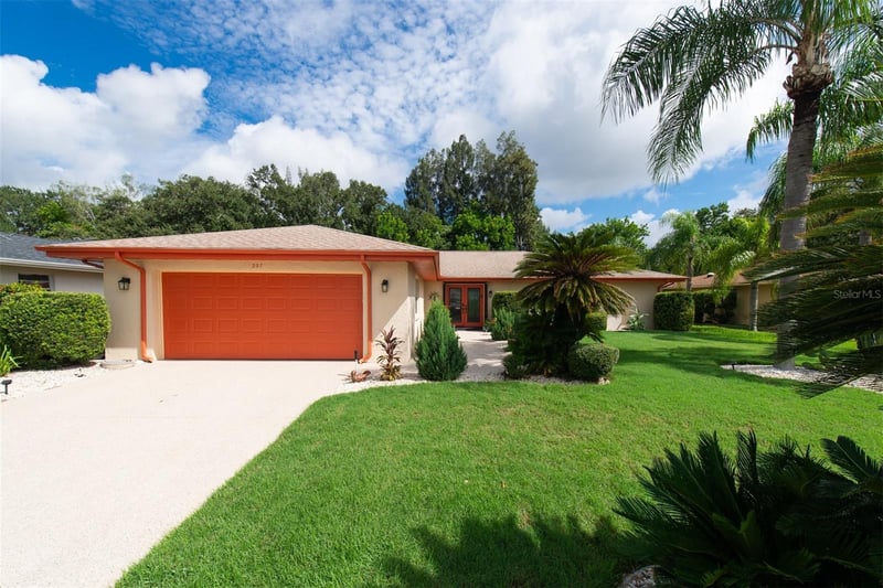 207 Amesbury Cir, Sun City Center, FL 33573