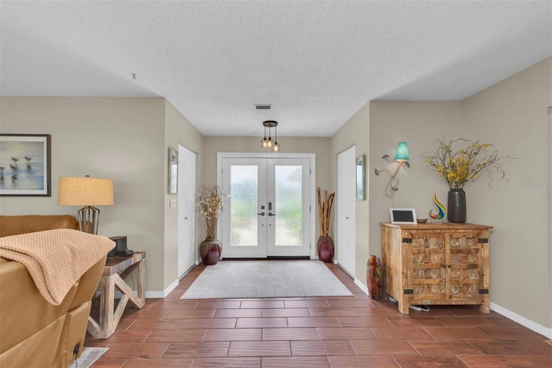 207 Amesbury Cir, Sun City Center, FL 33573