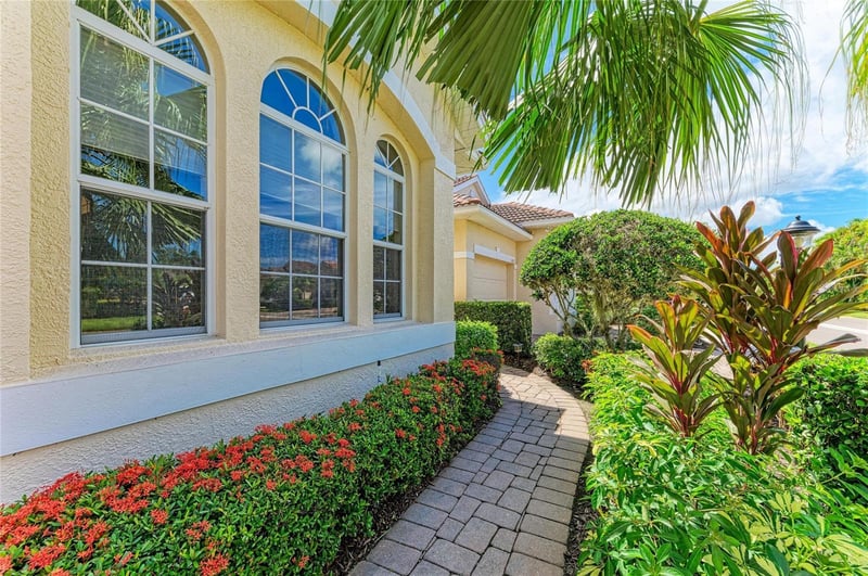 7751 33rd St E, Sarasota, FL 34243