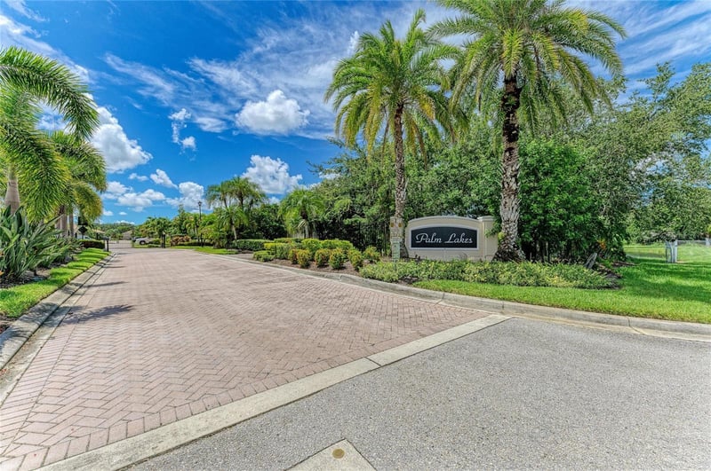 7751 33rd St E, Sarasota, FL 34243