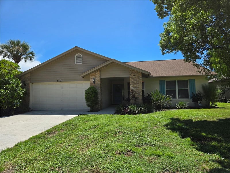 5627 29th Street Cir E, Bradenton, FL 34203