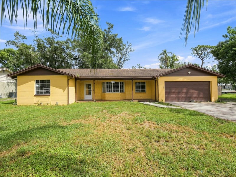 8906 E Lanway Dr, Tampa, FL 33637