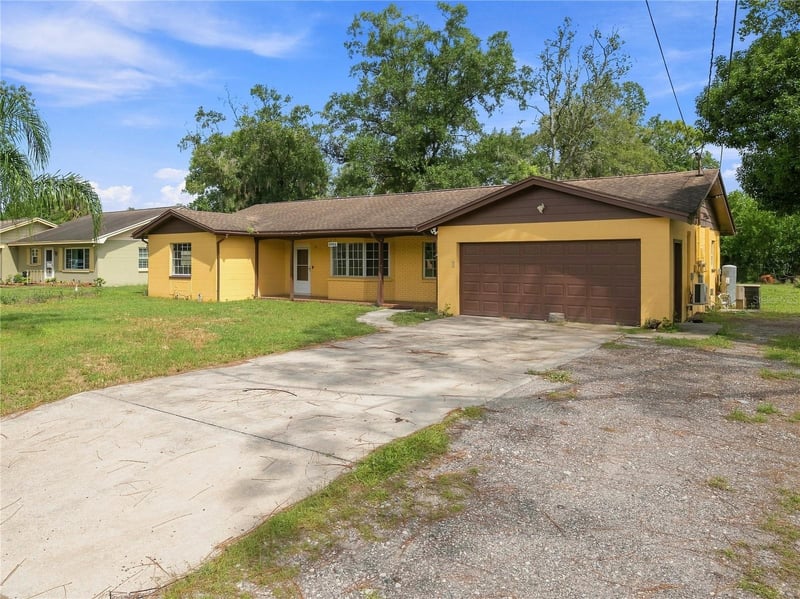 8906 E Lanway Dr, Tampa, FL 33637