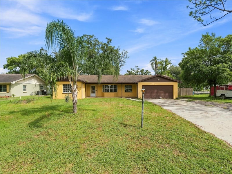 8906 E Lanway Dr, Tampa, FL 33637