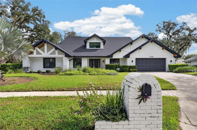 104 Barrington Dr, Brandon, FL 33511