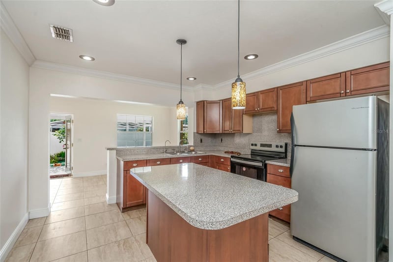 8001 N Hubert Ave, Tampa, FL 33614