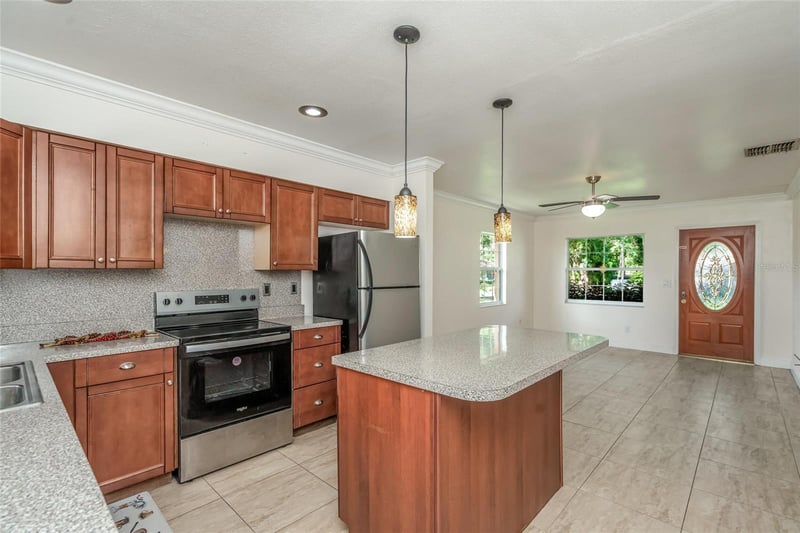 8001 N Hubert Ave, Tampa, FL 33614