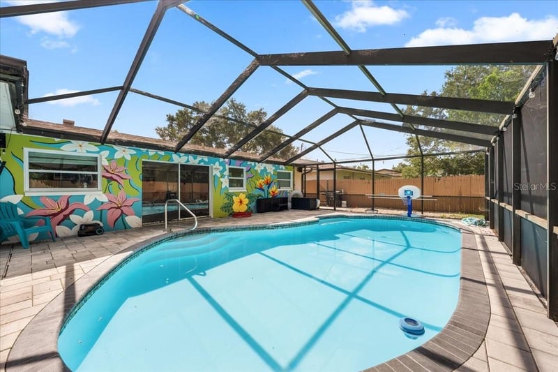 490 E Lake Dr, Largo, FL 33771