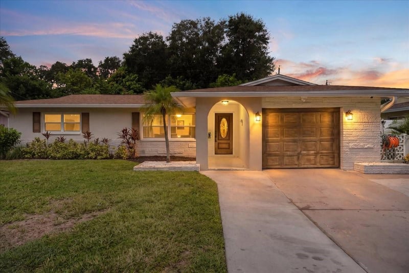 490 E Lake Dr, Largo, FL 33771