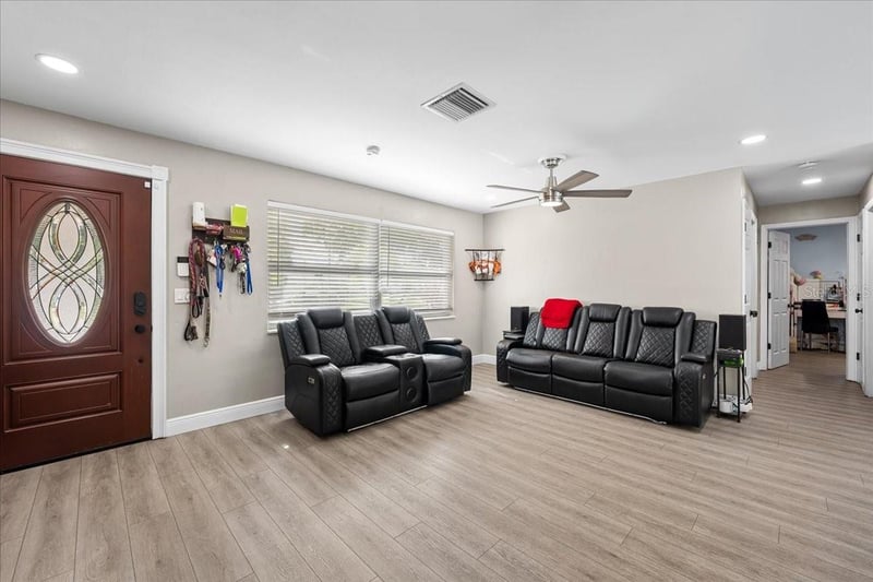490 E Lake Dr, Largo, FL 33771