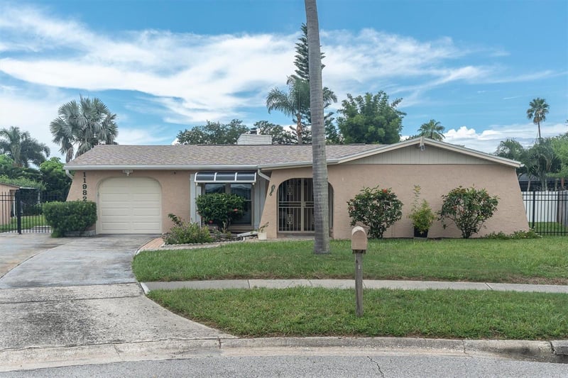 11982 Tangelo Ct, Seminole, FL 33772