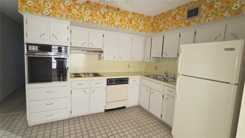 2402 Ecuadorian Way #48, Clearwater, FL 33763