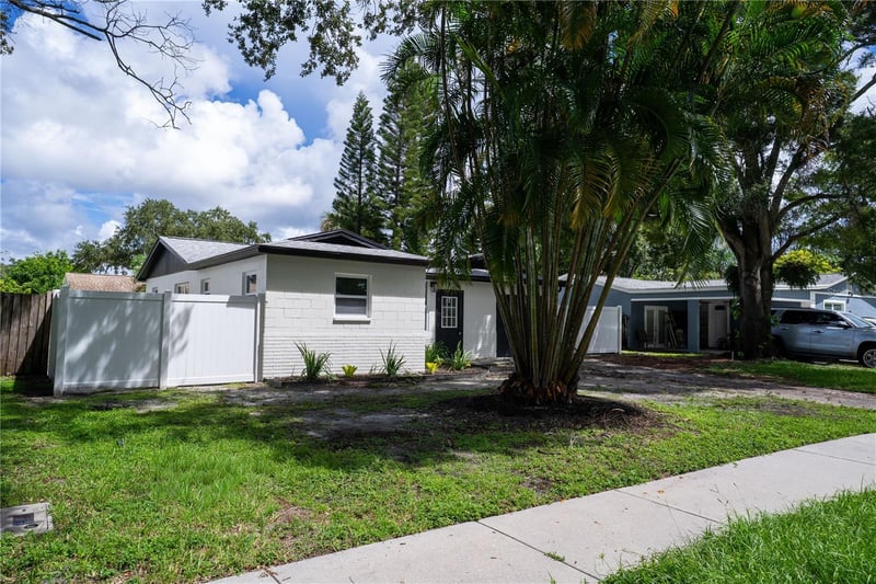 9111 109th Ave, Seminole, FL 33777