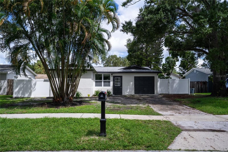 9111 109th Ave, Seminole, FL 33777
