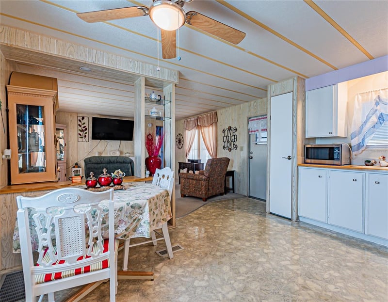 5238 Betty St, Zephyrhills, FL 33542