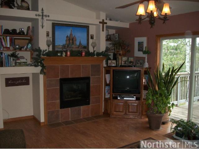 809 Gull Bluff Dr, East Gull Lake, MN 56401