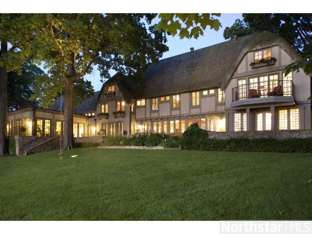 601 Bushaway Rd, Wayzata, MN 55391
