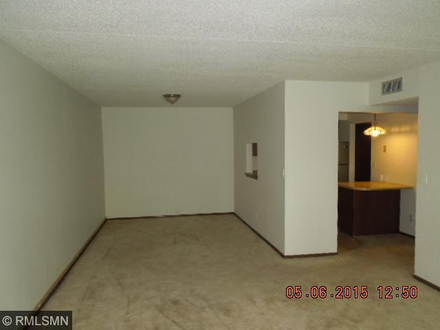 2485 Londin Ln E #118, Maplewood, MN 55119