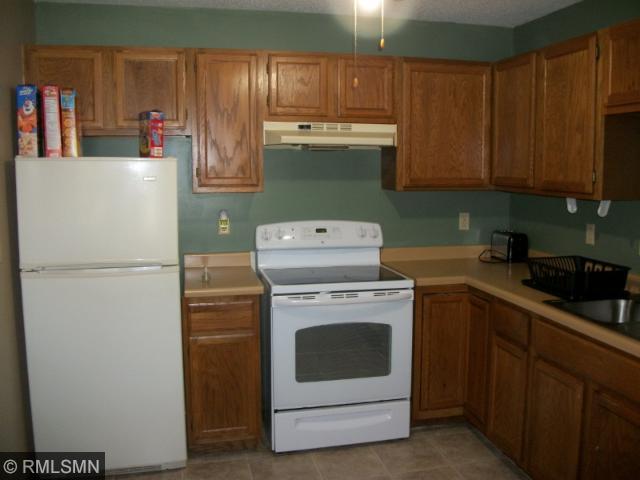 1215 Ferndale St N #A9, Maplewood, MN 55119