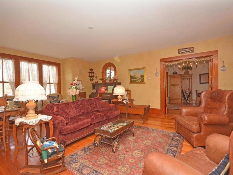 28650 Wildwood Ln, Red Wing, MN 55066