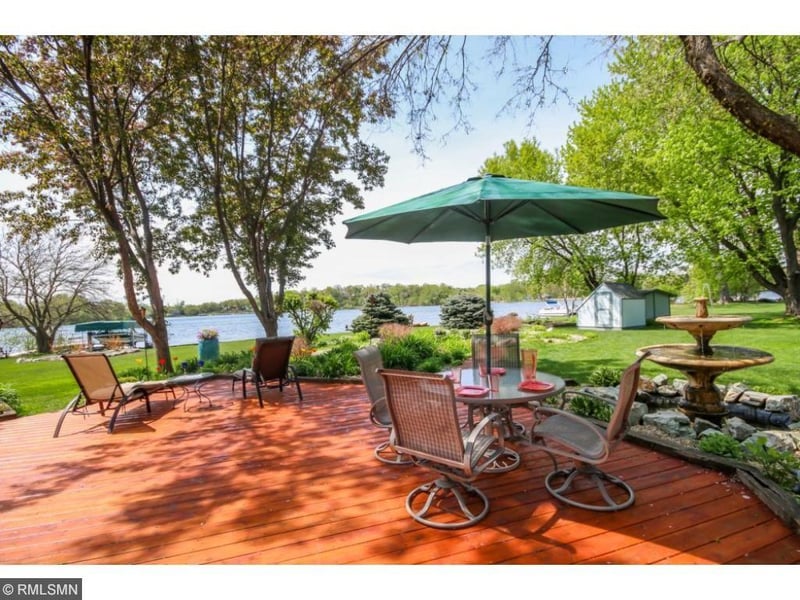 263 12 Peninsula Rd, Medicine Lake, MN 55441