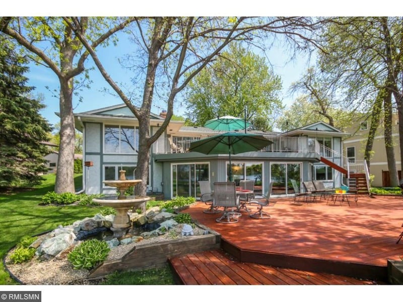 263 12 Peninsula Rd, Medicine Lake, MN 55441