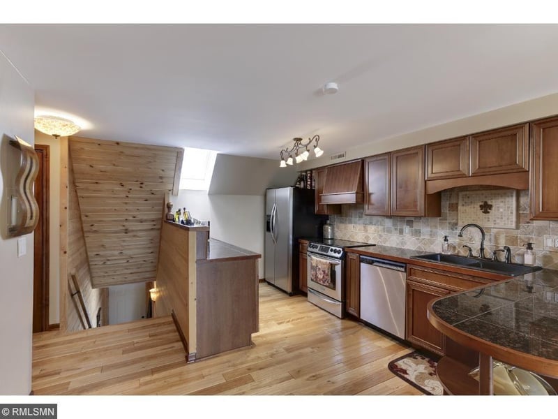 8 Shoreline Pl, Spring Park, MN 55384