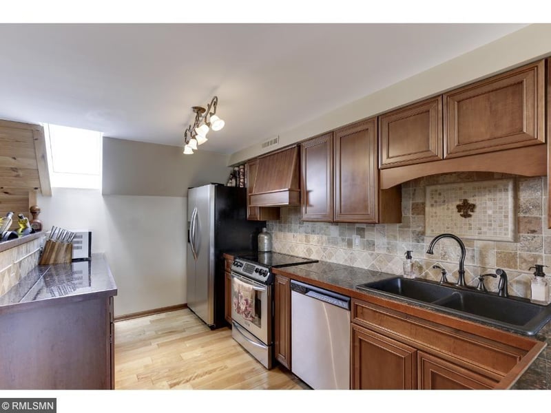8 Shoreline Pl, Spring Park, MN 55384