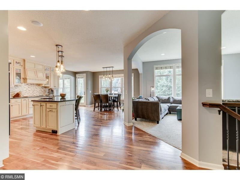 866 Woodland Dr, Little Canada, MN 55109