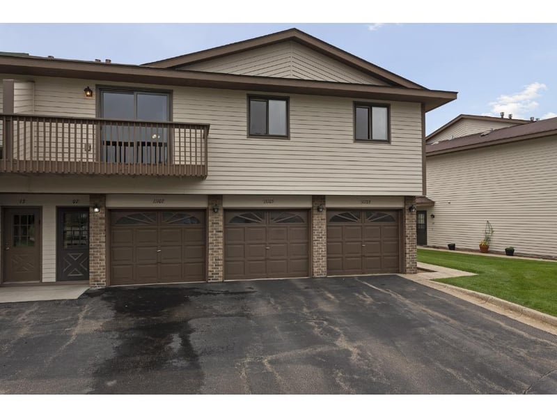 11107 N Edgewood Cir, Champlin, MN 55316