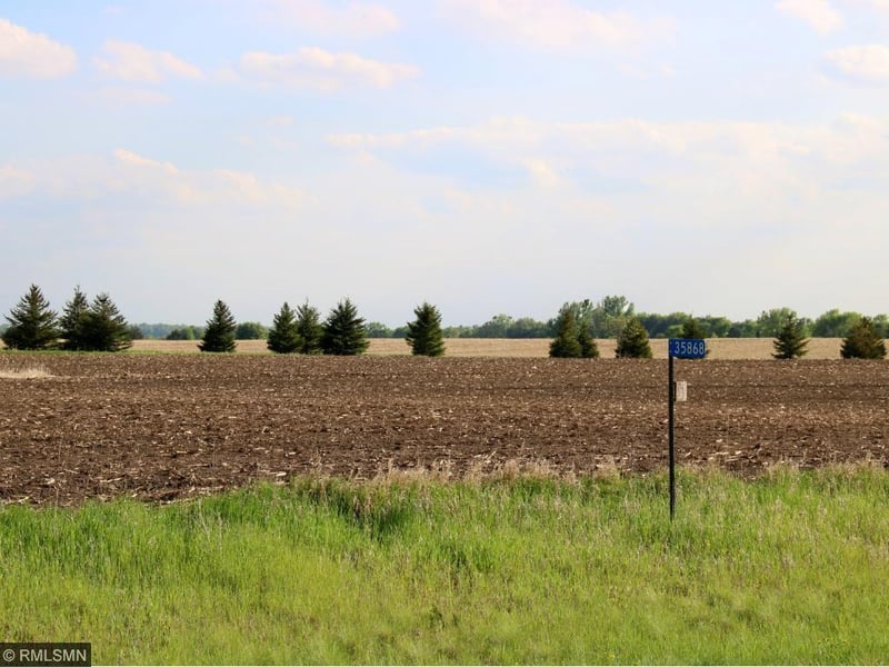 35868 Sharon Prairie Dr, Le Sueur, MN 56058