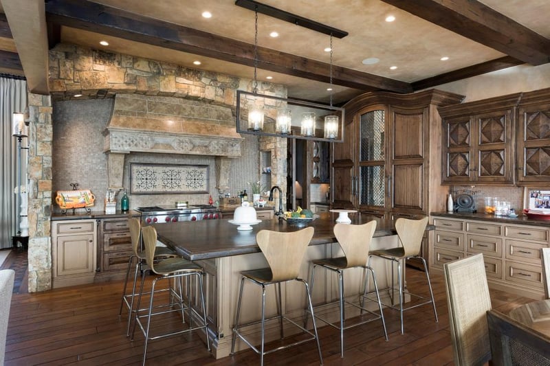 640 Locust Hills Dr, Wayzata, MN 55391