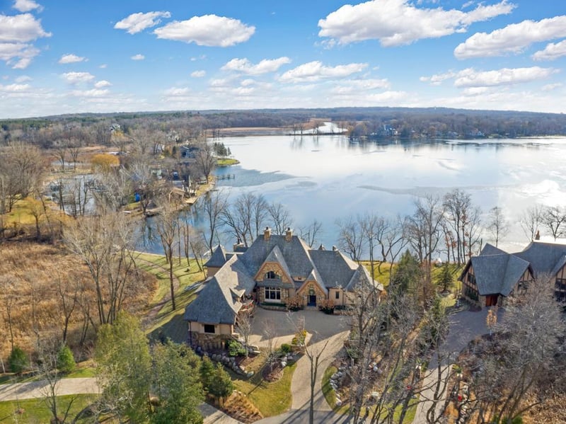640 Locust Hills Dr, Wayzata, MN 55391