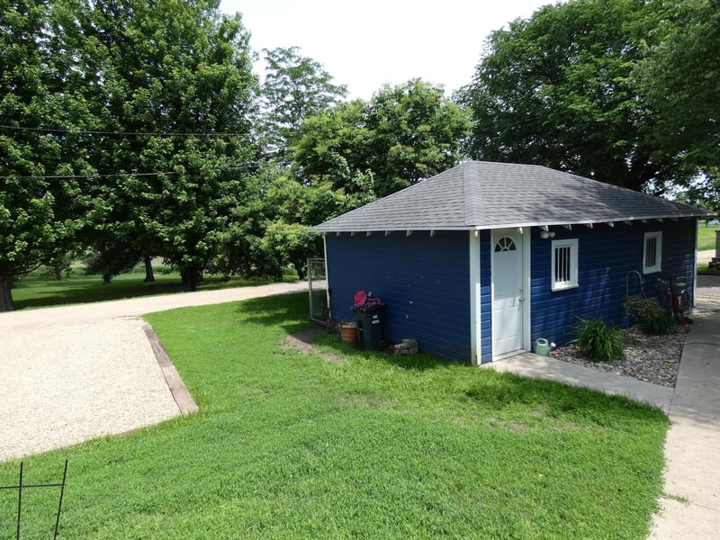 200 Broadway Ave N, Lake Wilson, MN 56151